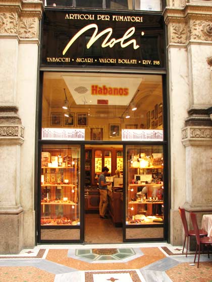 Милан, витрина галереи